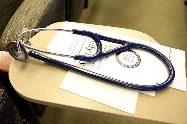 Stethoscope Ceremony marks rite of passage for first-year medical students in Arizona and Minnesota